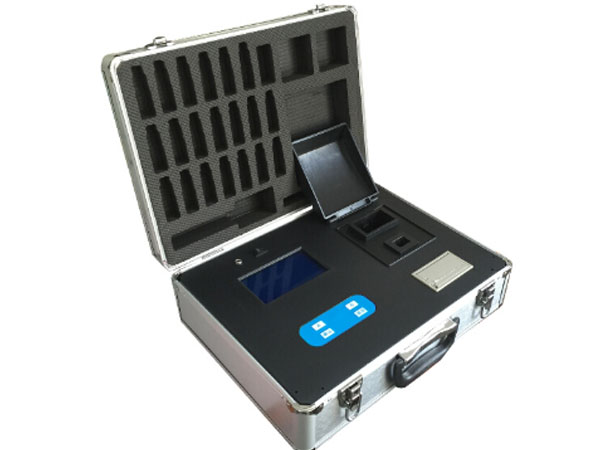 25參數(shù)水質(zhì)檢測儀